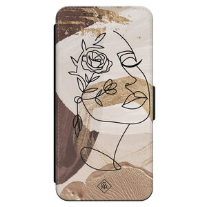 Casimoda iPhone 15 flipcase - Abstract gezicht bruin