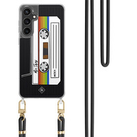 Casimoda Samsung Galaxy S23 FE hoesje met zwart koord - Cassette mixtape