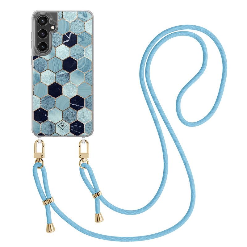 Casimoda Samsung Galaxy S23 FE hoesje met blauw koord - Blue cubes