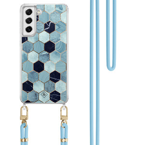 Casimoda Samsung Galaxy S21 FE hoesje met blauw koord - Blue cubes