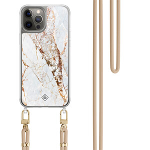 Casimoda iPhone 12 (Pro) hoesje met beige koord - Marmer goud