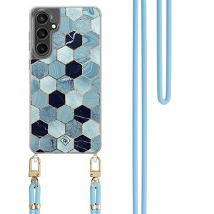 Casimoda Samsung Galaxy S24 FE hoesje met blauw koord - Blue cubes