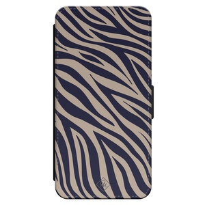 Casimoda iPhone 16 flipcase - Wavy twist