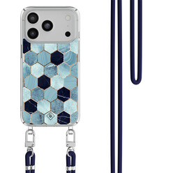 Casimoda iPhone 17 Pro hoesje met donkerblauw koord - Blue cubes