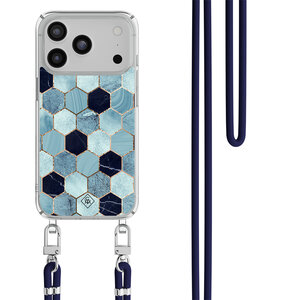 Casimoda iPhone 17 Pro hoesje met donkerblauw koord - Blue cubes