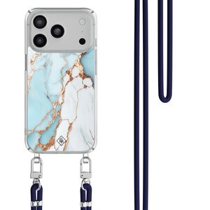 Casimoda iPhone 17 Pro hoesje met donkerblauw koord - Marmer lichtblauw