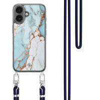 Casimoda iPhone 17 hoesje met donkerblauw koord - Marmer lichtblauw