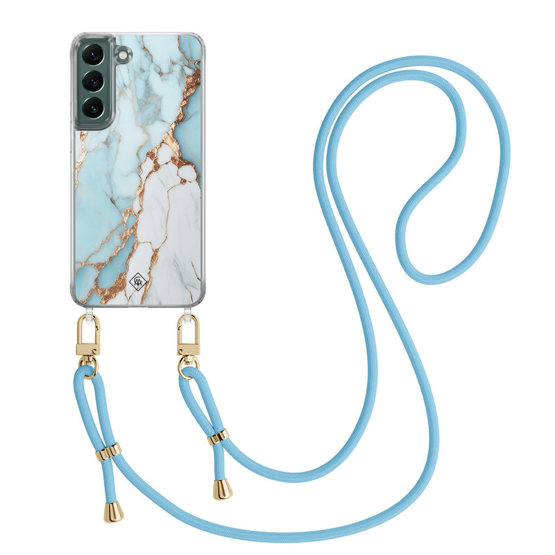 Casimoda Samsung Galaxy S22 Plus hoesje met blauw koord - Marmer lichtblauw