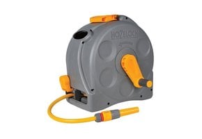 COMPACT REEL + WANDHOUDER 2-IN-1 INCL. 25M SLANG, KOPPELINGEN EN TUINSPUIT