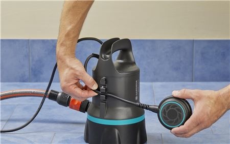 GARDENA SCHOONWATER DOMPELPOMP 9000 MET VLOTTER