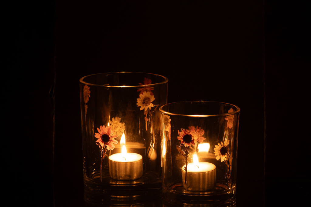 J-LINE HURRICANE PEGGY FLOWERS GLASS LARGE