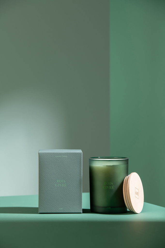 J-LINE SCENTED CANDLE ACCORDS ESSENTIELS BOIS GIVRÉ - 38 HOURS