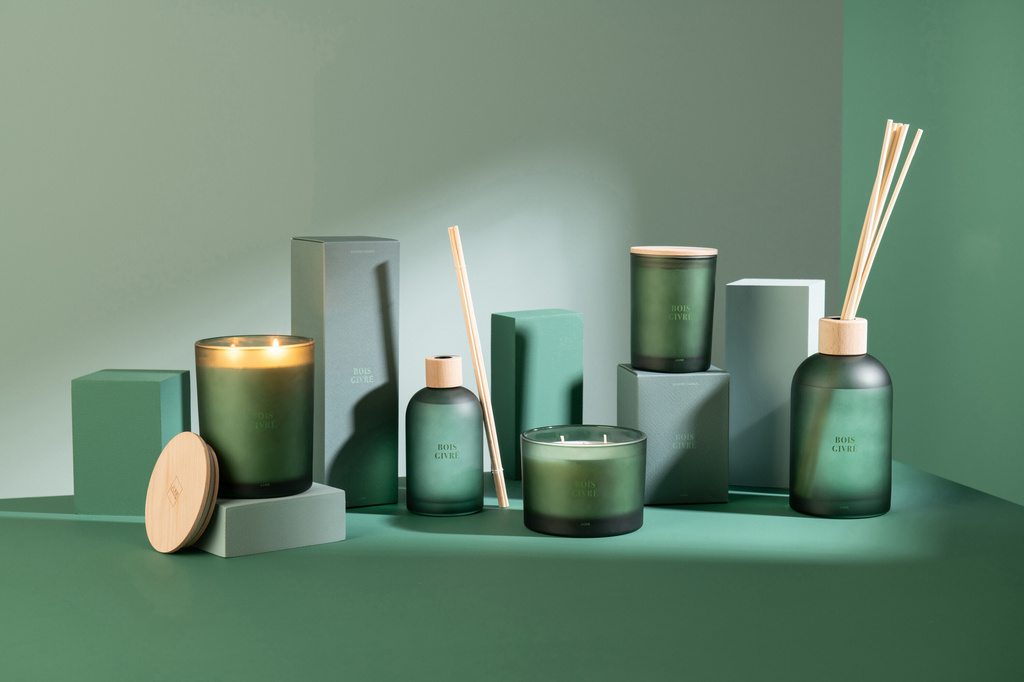 J-LINE SCENTED CANDLE ACCORDS ESSENTIELS BOIS GIVRÉ - 38 HOURS
