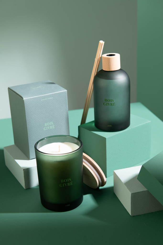 J-LINE SCENTED CANDLE ACCORDS ESSENTIELS BOIS GIVRÉ - 38 HOURS