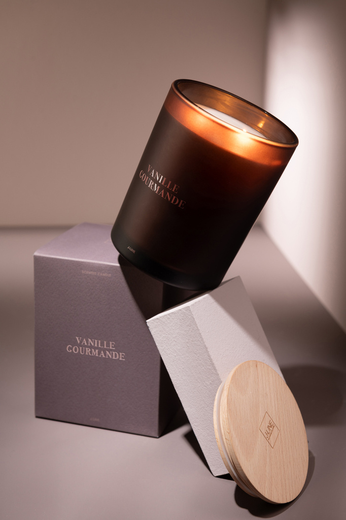 J-LINE SCENTED CANDLE ACCORDS ESSENTIELS VANILLE GOURMANDE BRUIN 52H