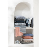 J-LINE KUSSEN SEMI-EFFEN WEVING + FRANJES – KATOEN – WIT/BLAUW – 45 CM