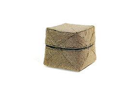 BAZAR BIZAR THE BEADED BASKET – GOUD – M