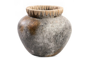 BAZAR BIZAR THE STYLY VASE – TERRACOTTA/RAFFIA ANTIEK GRIJS L (27×33 CM)