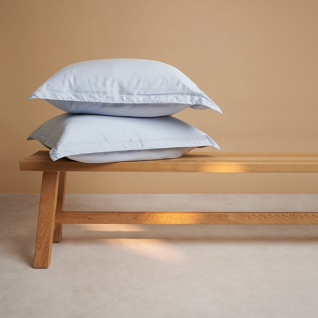 COCO & CICI TENCEL™ KUSSENSLOOP LICHTBLAUW 50X60 (+3CM VOLANT) – MATTE WEVING