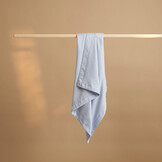 COCO & CICI TENCEL™ KUSSENSLOOP LICHTBLAUW 50X60 (+3CM VOLANT) – MATTE WEVING