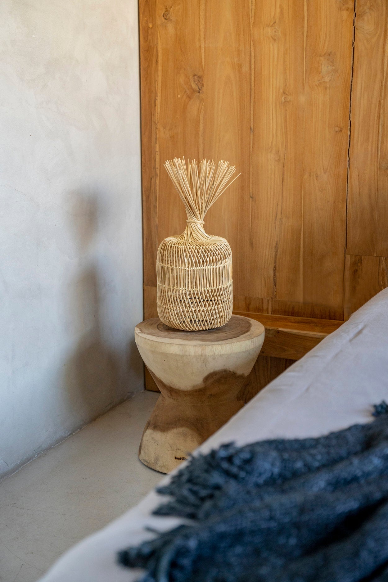 BAZAR BIZAR THE KONA STOOL – SUAR HOUT NATUREL 40 CM