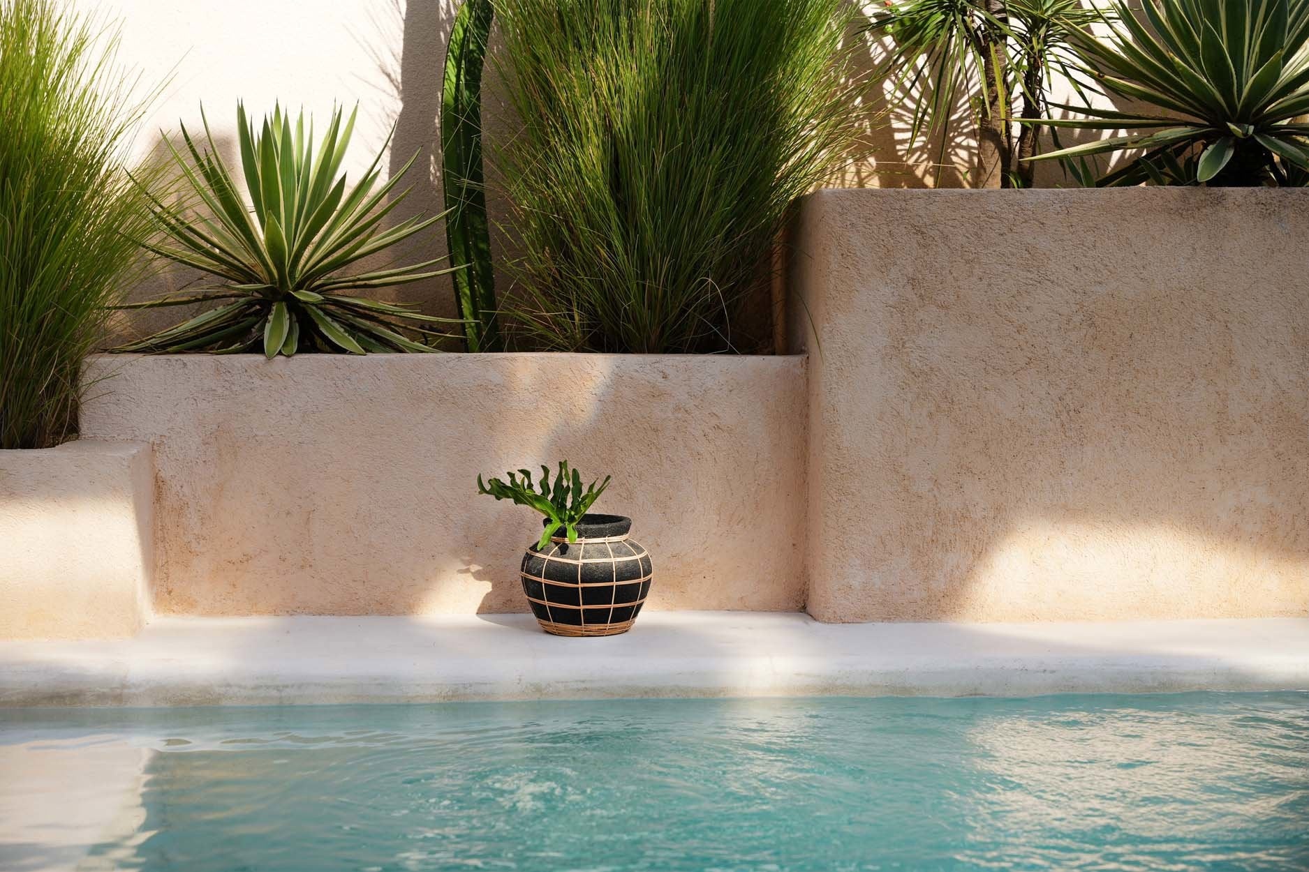 BAZAR BIZAR THE BELLY VASE – ZWART/NATUREL – SMALL