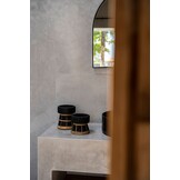 BAZAR BIZAR THE SERENE CANDLE HOLDER – TERRACOTTA/ROTAN ZWART/NATUREL S (12 CM)