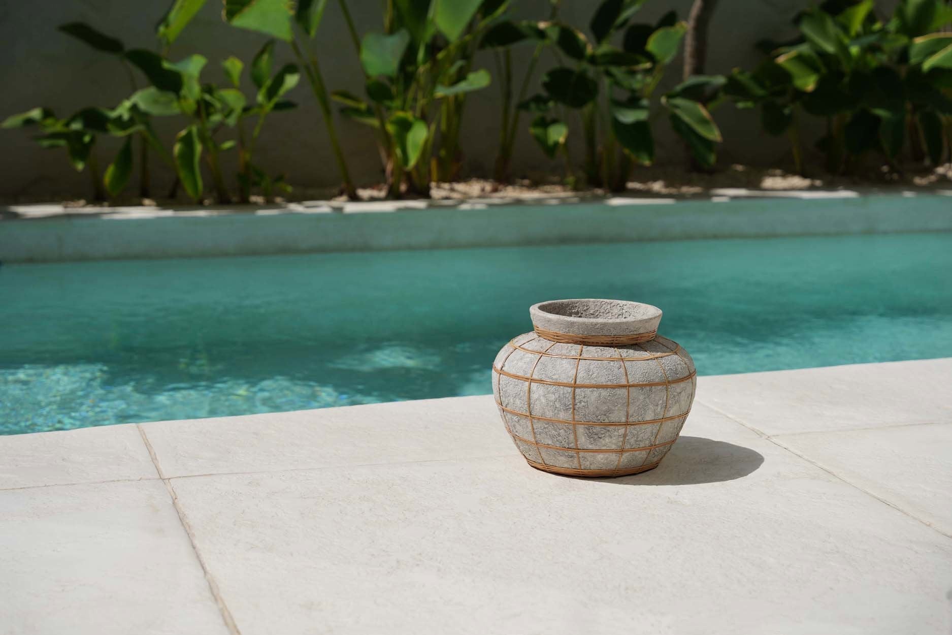 BAZAR BIZAR THE BELLY VASE – CONCRETE NATUREL – MEDIUM