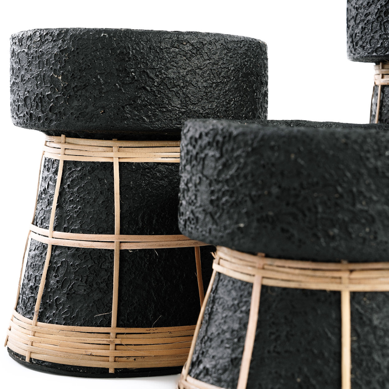 BAZAR BIZAR THE SERENE CANDLE HOLDER – TERRACOTTA/ROTAN ZWART/NATUREL S (12 CM)