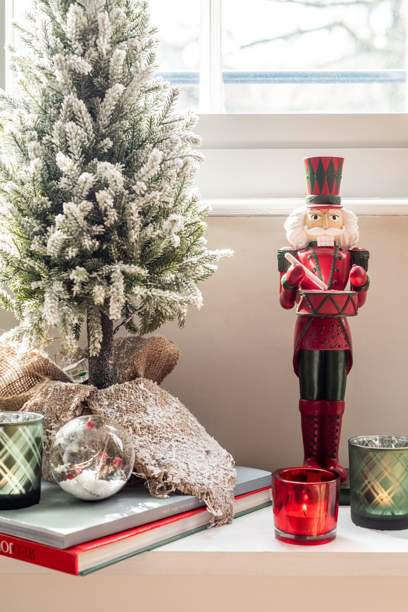 J-LINE KERSTBOOM + LED + POT JUTE PLASTIC SNEEUW GROEN MEDIUM