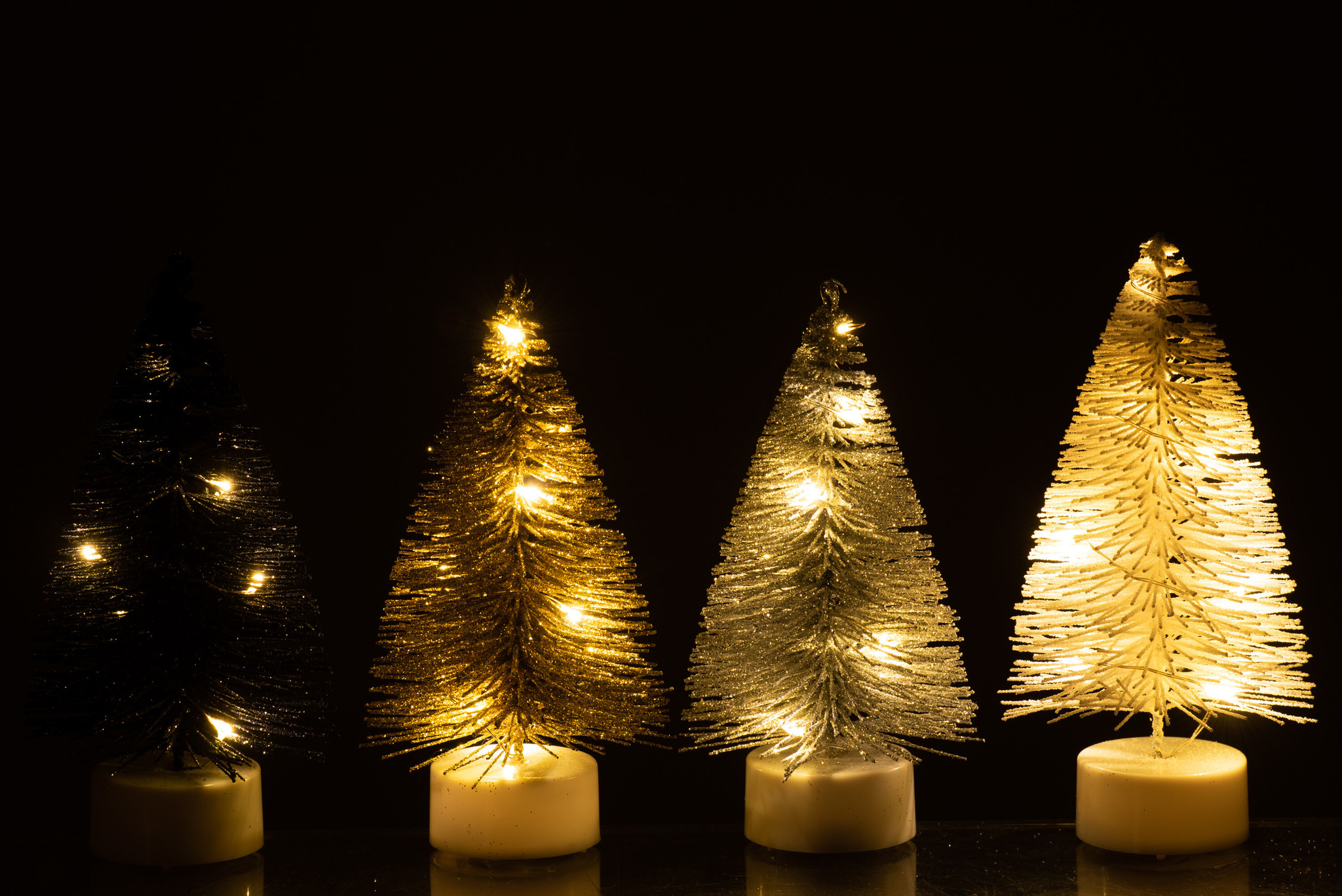 J-LINE DISPLAY 12 KERSTBOOM + LED GLITTER PLASTIC ZWART/ZILVER/GOUD