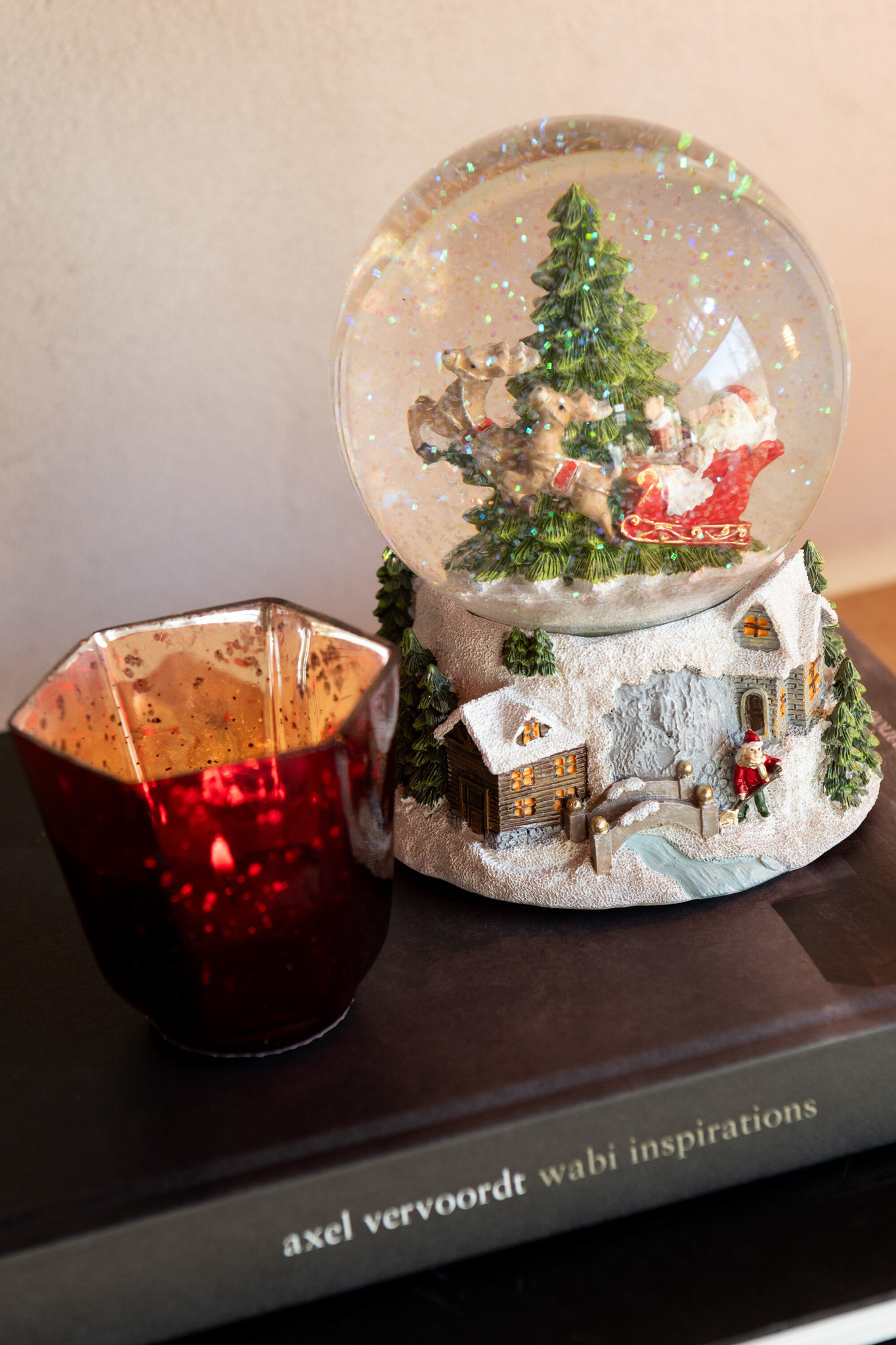 J-LINE WATER GLOBE KERSTMAN POLYRESIN MULTICOLOR