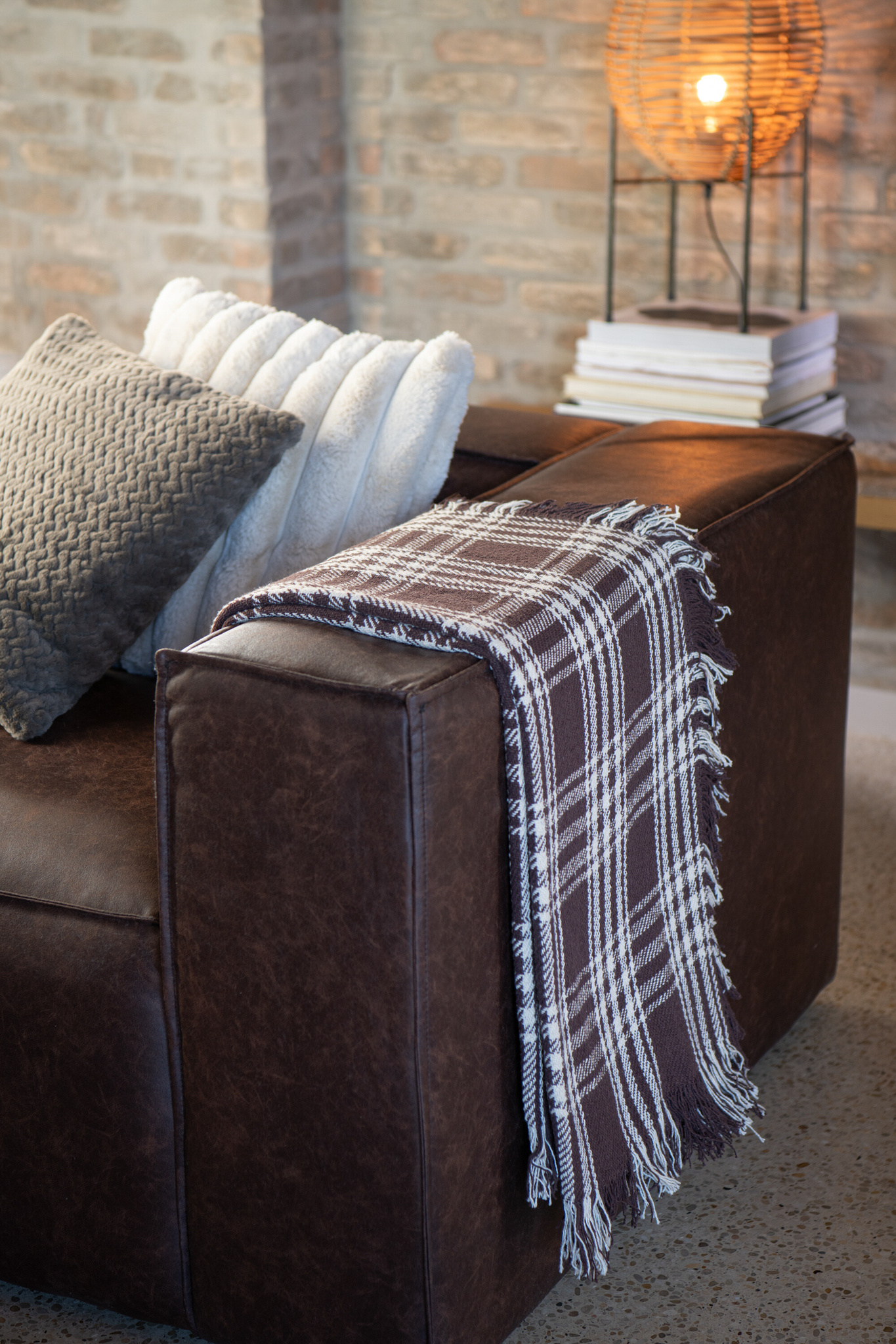 J-LINE DEKENTJE GERUIT KATOEN DONKERBRUIN/WIT