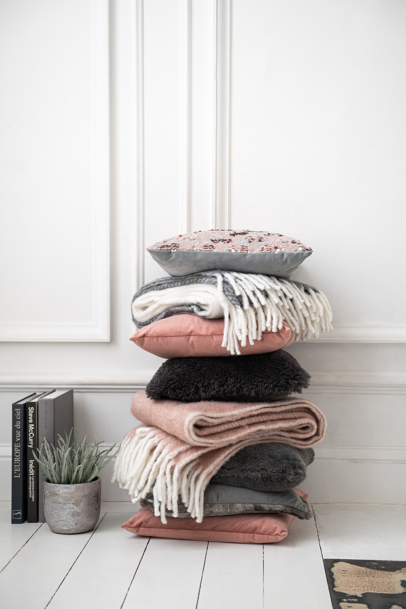 J-LINE KUSSEN CUTIE POLYESTER DONKERGRIJS