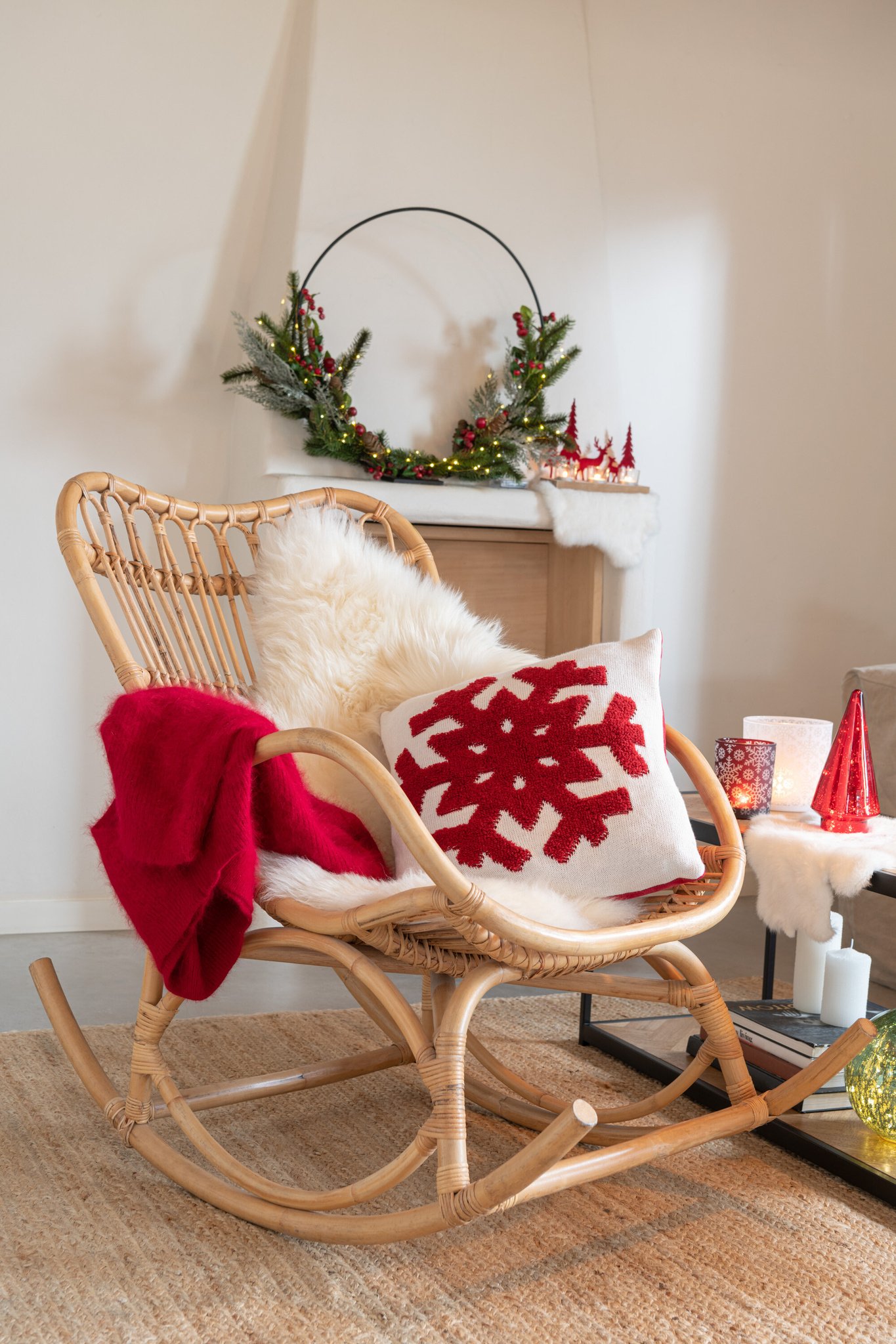 J-LINE KUSSEN ICICLE ACRYL/POLYESTER ROOD/WIT