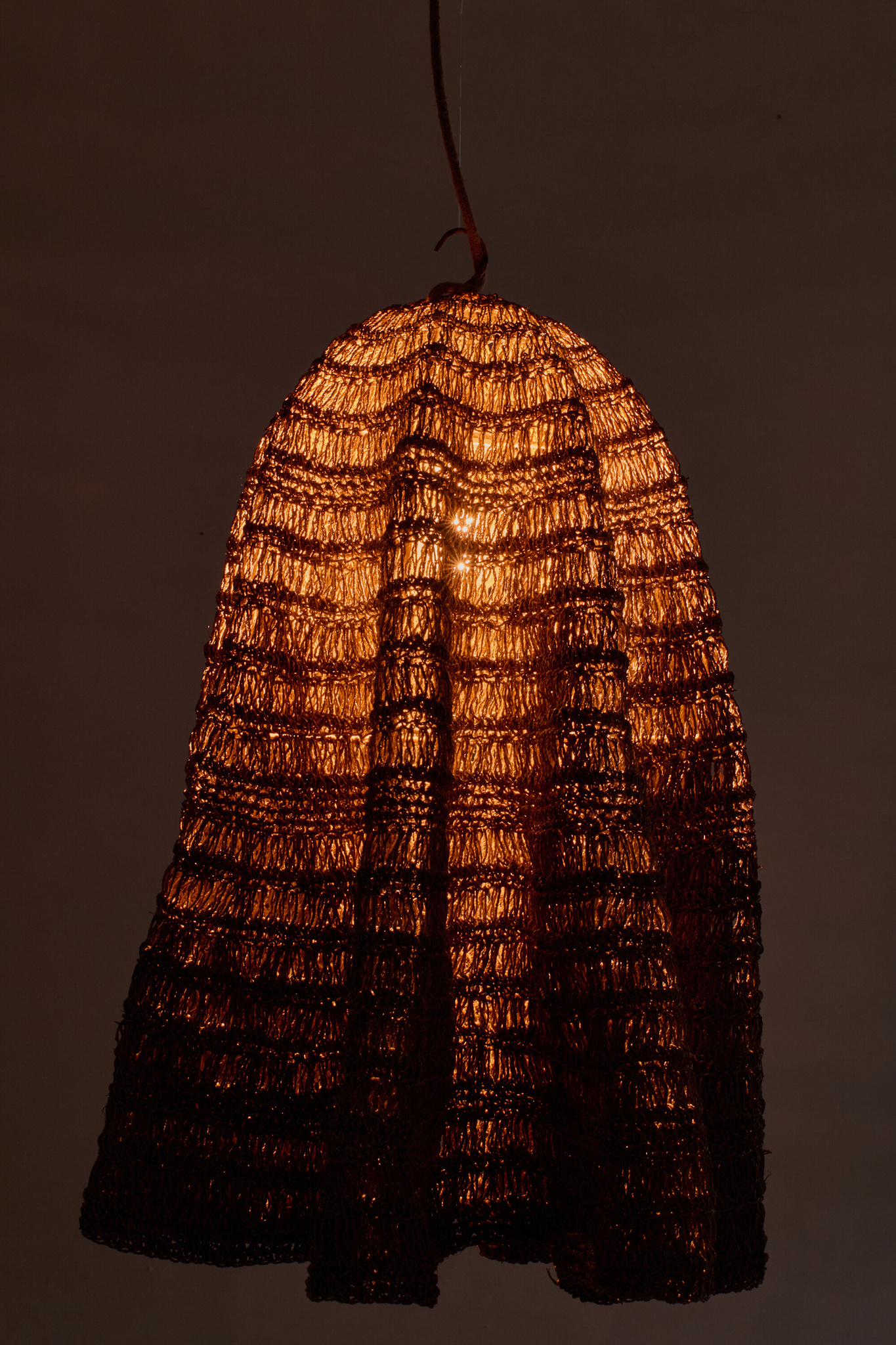 J-LINE LAMPENKAP GEVLOCHTEN BLAD NATUREL GROOT