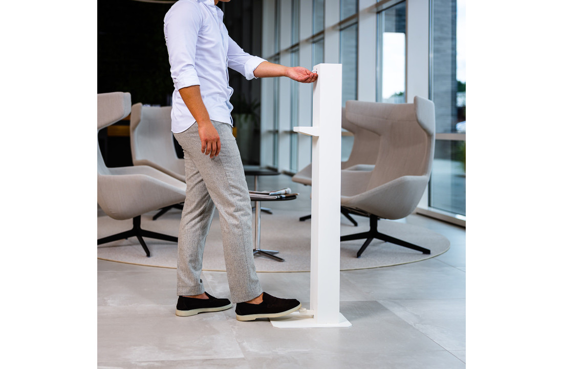 Handsfree dispenser met voetbediening