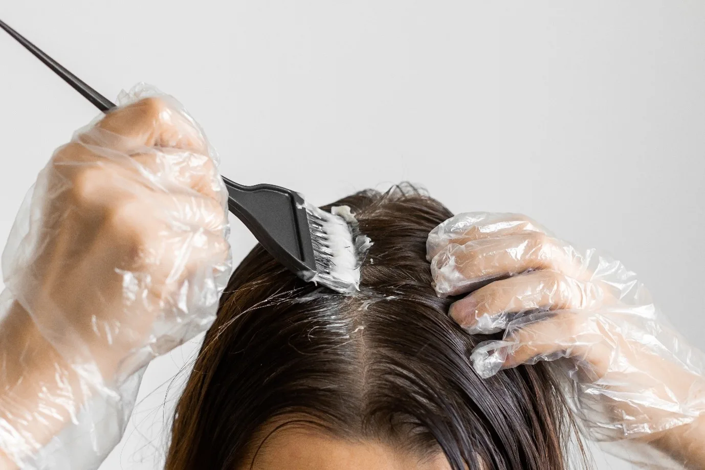 Zelf thuis haar verven met professionele haarverf van HairandBeautyOnline – Stappenplan & Tips