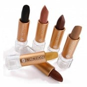 Sibel L'Action Hair Stylist per ritoccare le radici dei capelli grigi