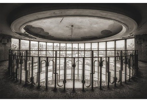 Steven Dijkshoorn Abondoned balcony