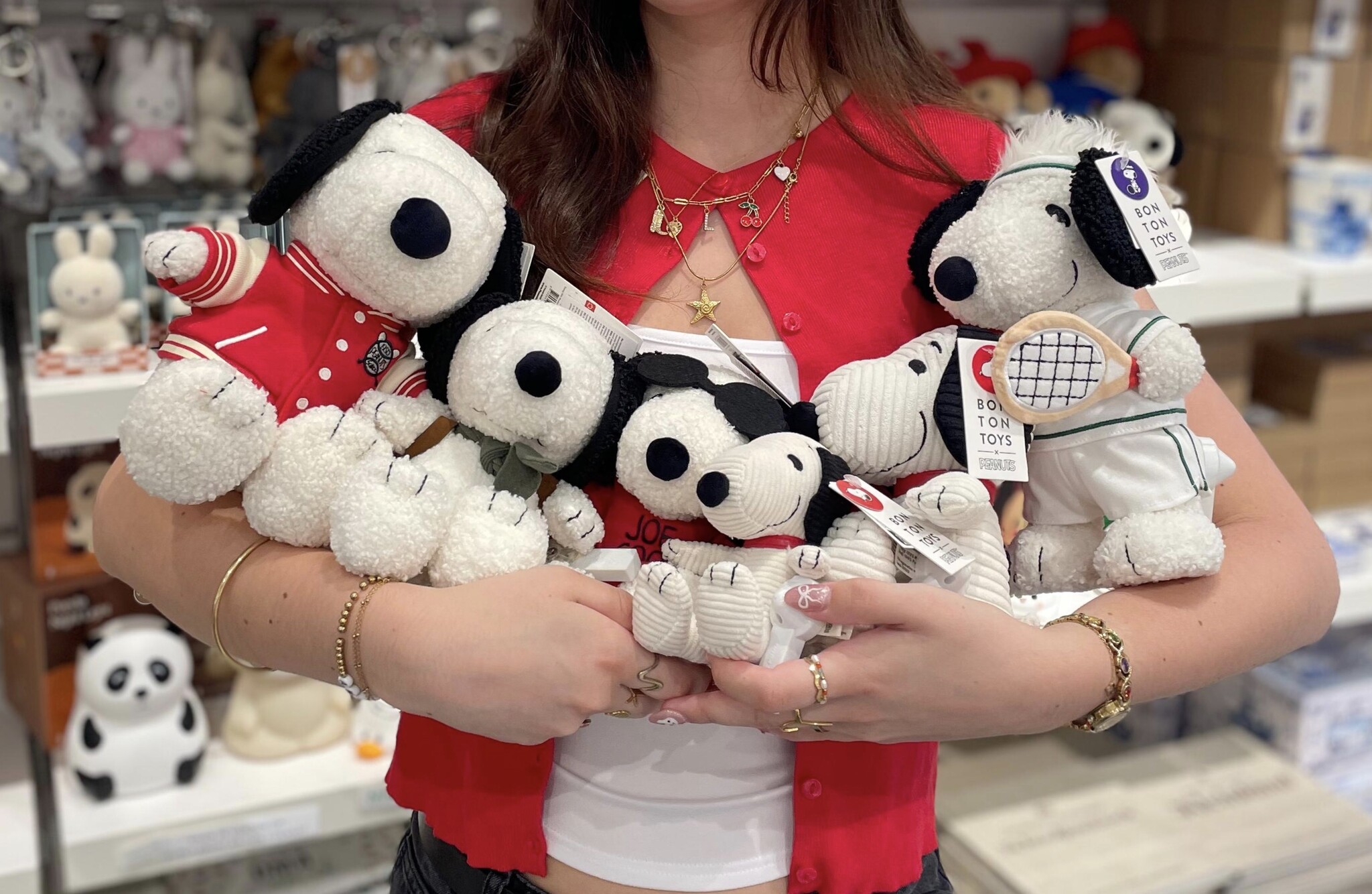 Snoopy 75 jaar: vier het met knuffels, boeken, bekers en meer!