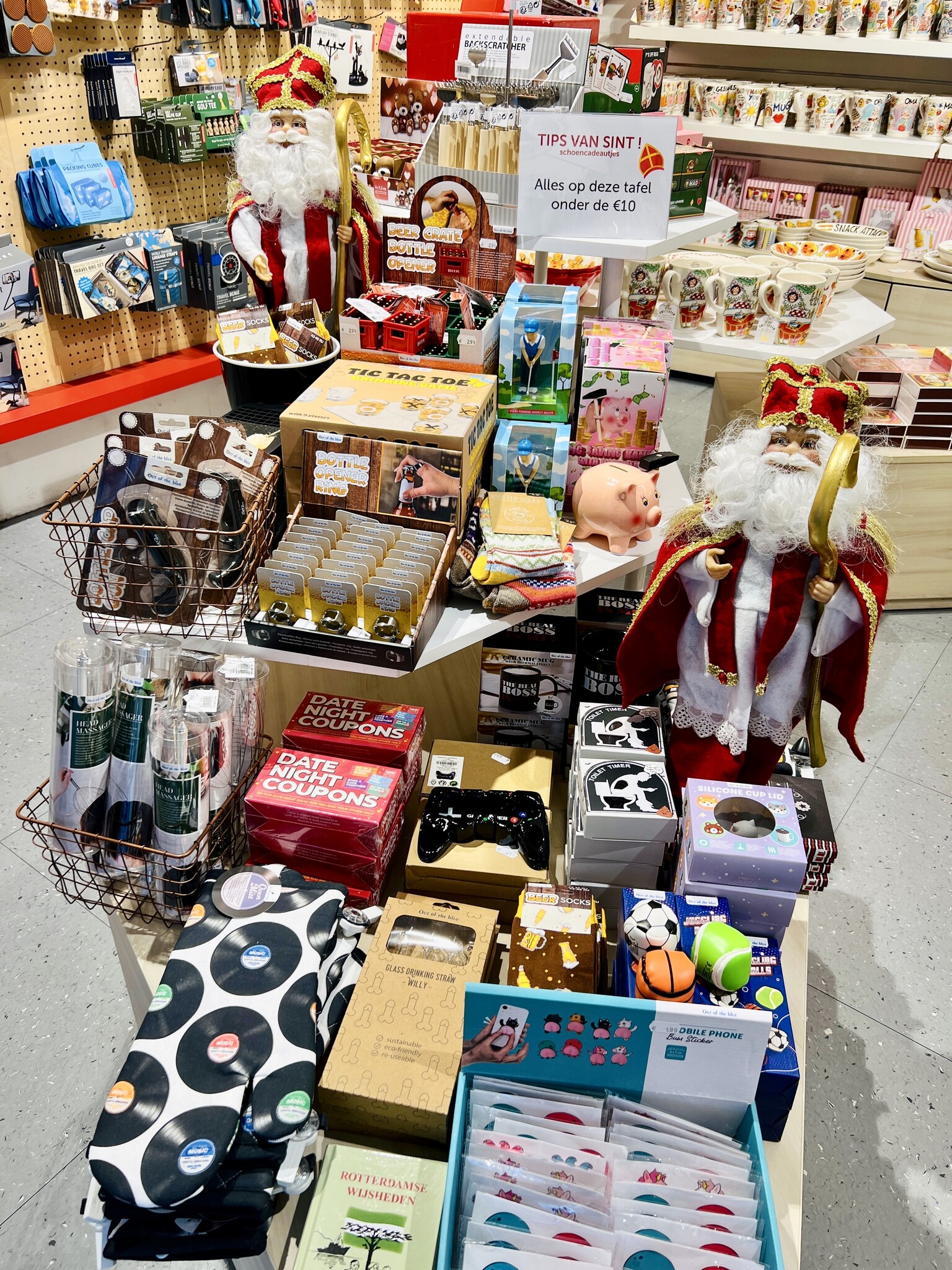 Dobbelcadeautjes | Dobbelspel cadeaus | Ideeën cadeautips dobbelavond | Onder 5 euro | Grappige | Gekke | Originele | Sint | Kerst | Cadeautjes | Met drank