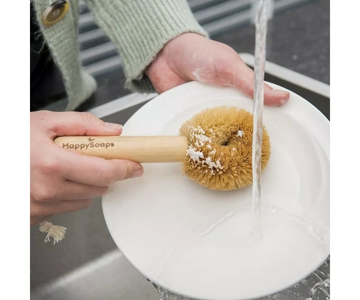 Plastic-free dishwashing brush from Coconut