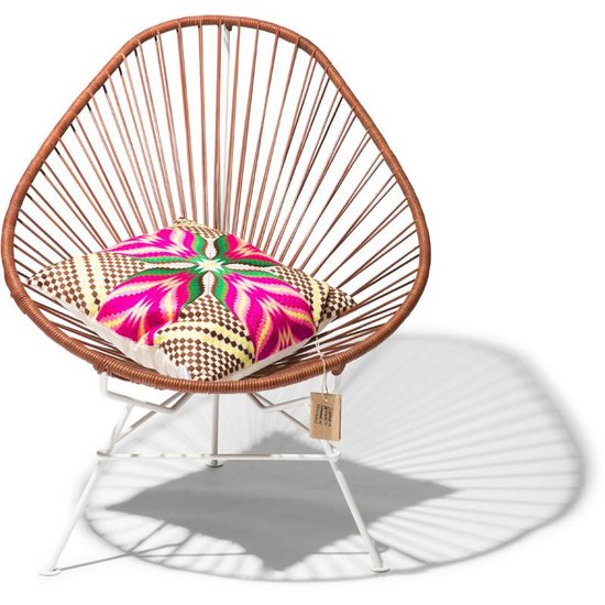 Silla Acapulco Silla Acapulco de cuero, pieza única con base en blanco