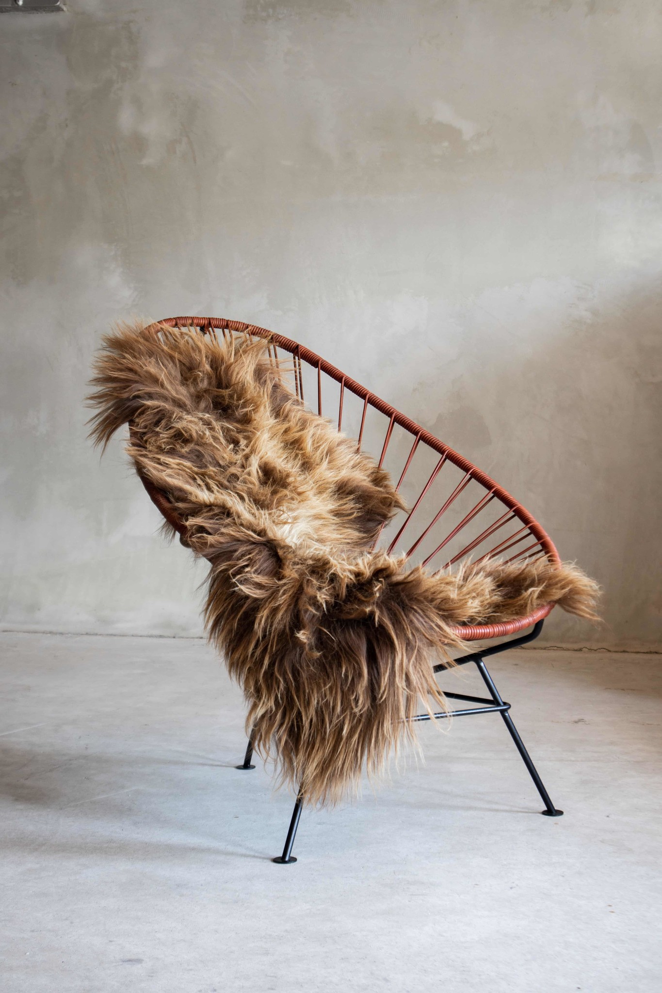 Silla Acapulco Original x Van Buren pieles de oveja