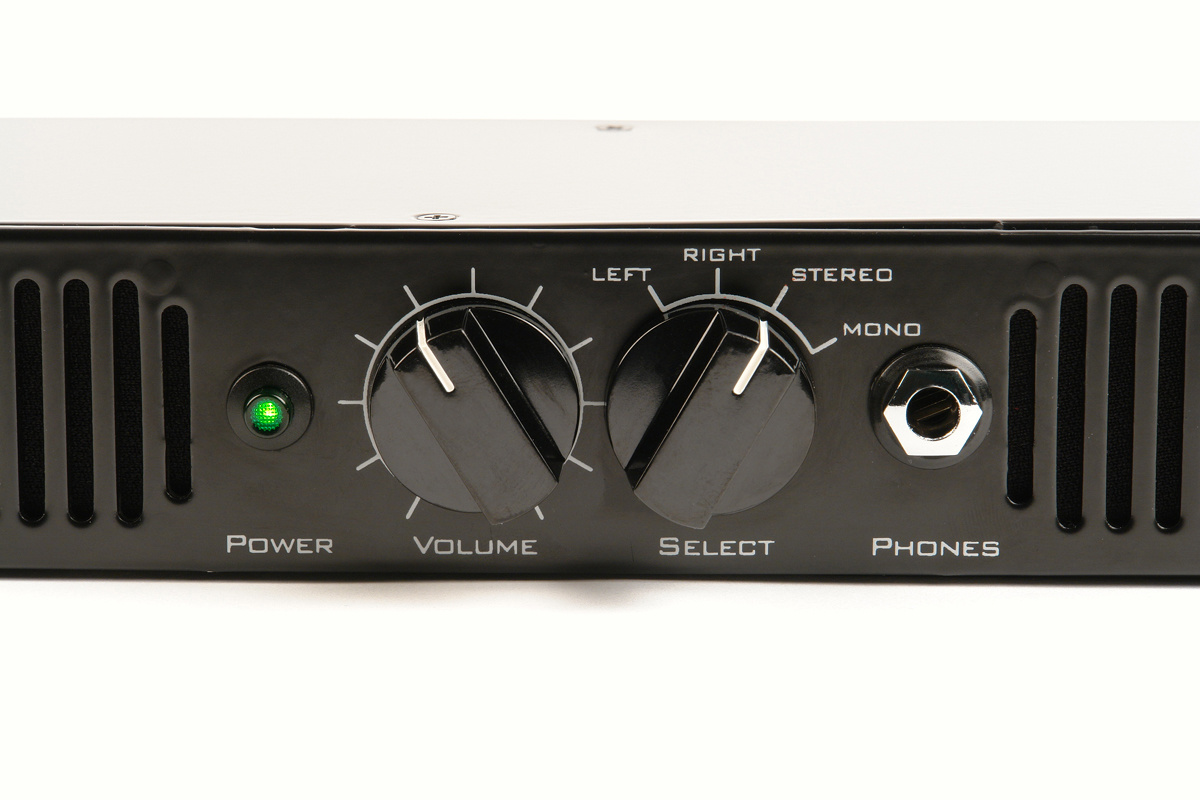 Remote Audio Remote Audio - SpeakEasy R1 - Aktivlautsprecher im 19 Zoll-Format