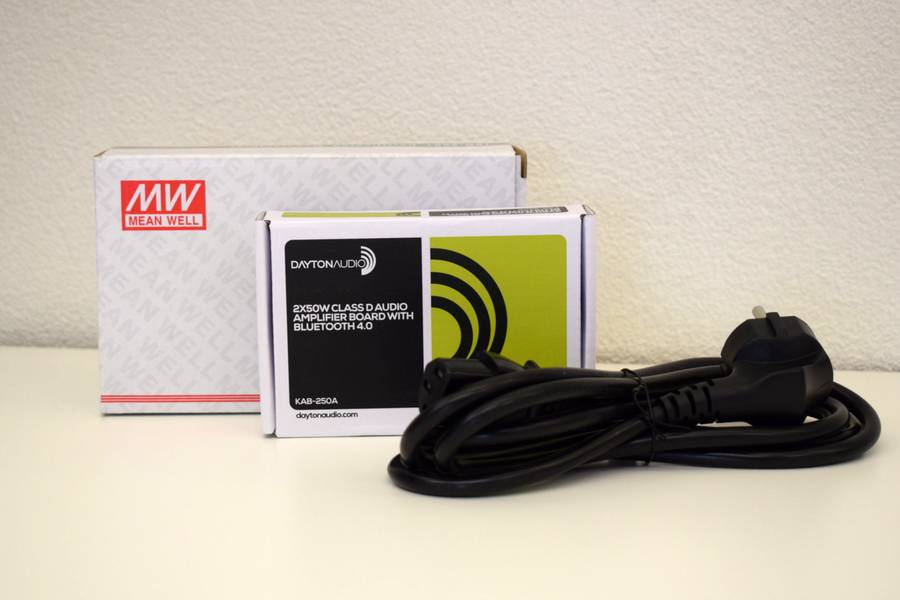 Mean Well-voeding aansluiten op een versterkerbordje