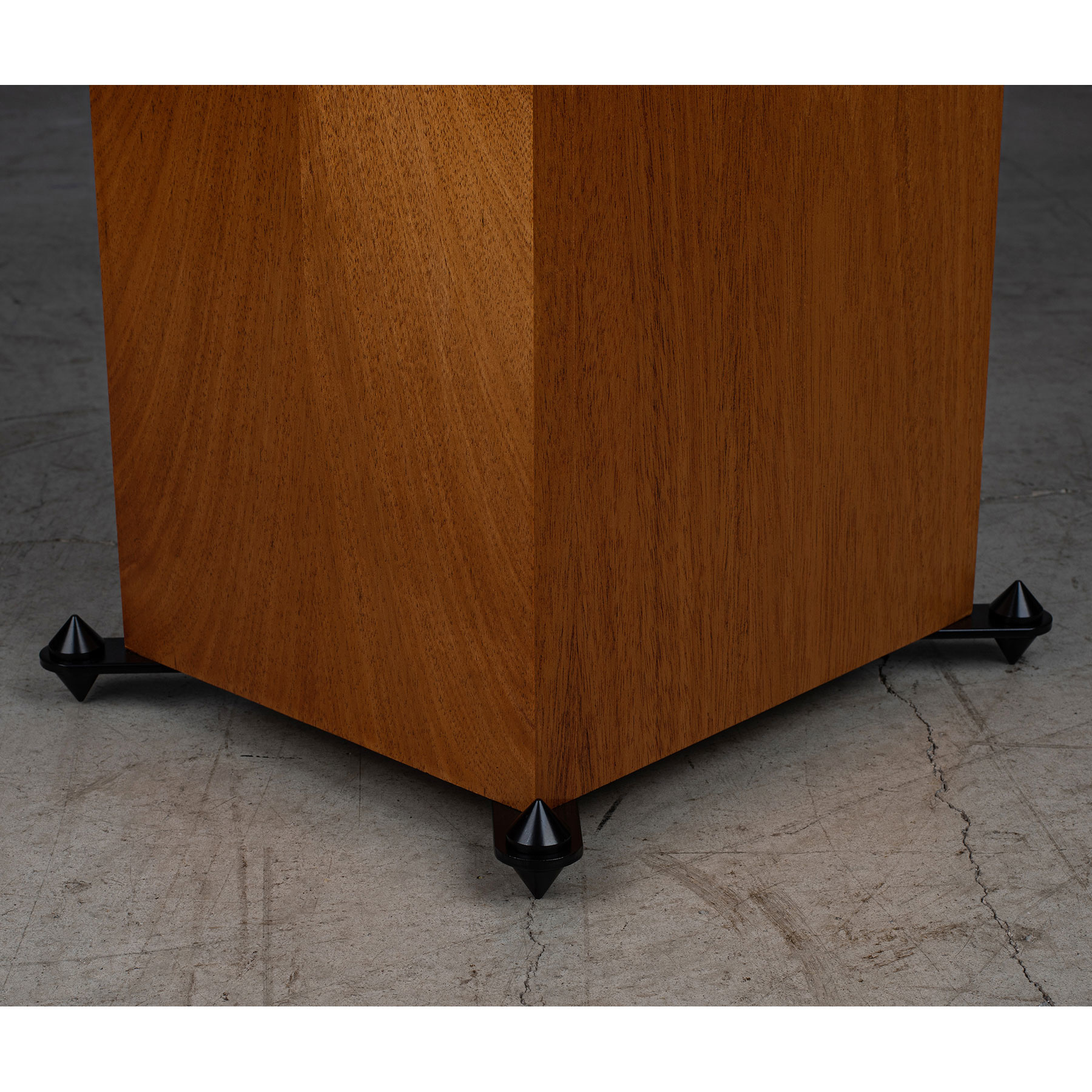 OA-4 Outrigger Speaker Spike Set with Steel Base 4 Pcs.