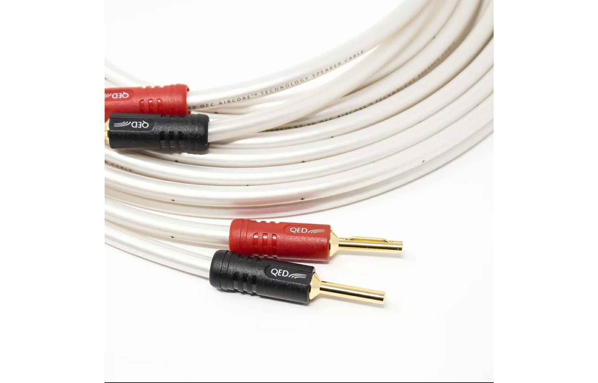Order the QED Screwloc 4mm banana plug SoundImports
