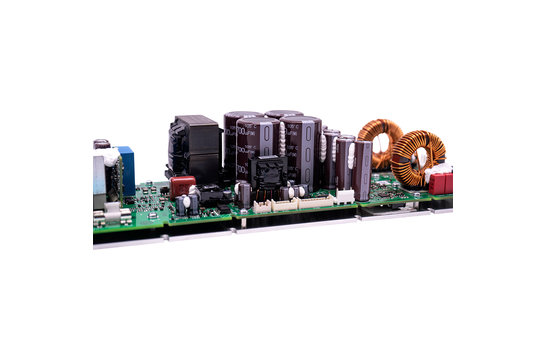 2000AS2 HV versterkermodule met geïntegreerde universele netvoeding